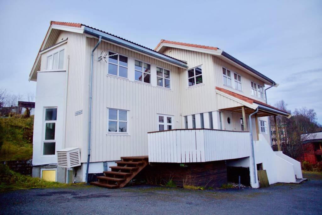 Central Large Modern House With A View Tromso Exterior photo